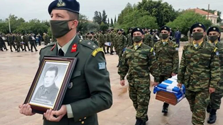Στην Ελλάδα τα λείψανα επτά ηρώων που «έπεσαν» στην Κύπρο το 1974