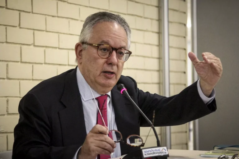 Αλιβιζάτος εναντίον Παπανδρέου: «Ιδιοτελής και καιροσκοπική η υποψηφιότητά του»