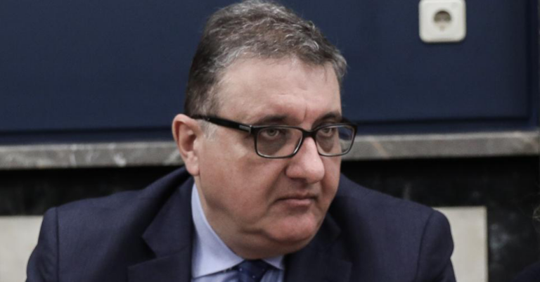 Θανάσης Εξαδάκτυλος: «Να πληρώνουν μέρος των νοσηλειών τους οι ανεμβολίαστοι»