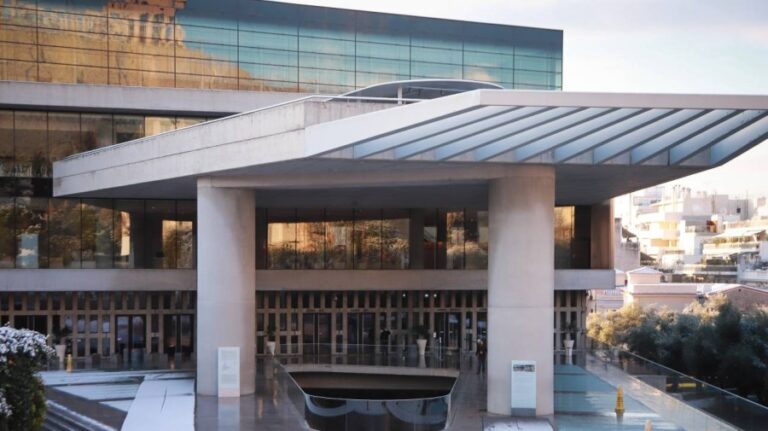 Η Ιταλία επιστρέφει στην Ελλάδα θραύσμα της ζωφόρου του Παρθενώνα
