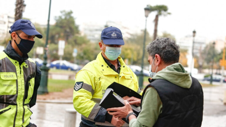 Νέα μέτρα: Πρόστιμο 100 ευρώ τον μήνα στους ανεμβολίαστους άνω των 60 ετών