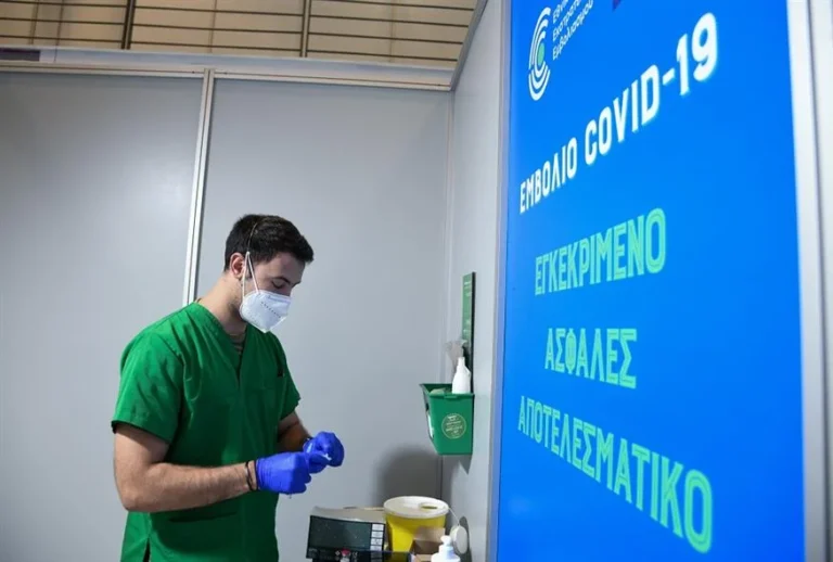Νέα μέτρα: Πώς θα βεβαιώνεται το πρόστιμο 100 ευρώ στους ανεμβολίαστους άνω των 60