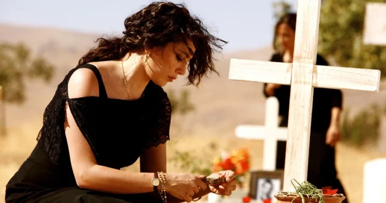 «Χήρα γυναίκα δεν πρέπει να βάζεις κοντομάνικα και πρέπει να φοράς καλσόν» – Δεν αντέχω άλλο τόση υποκρισία