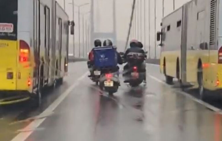 Λεωφορεία σχηματίζουν «τείχος» για να προστατεύσουν μοτοσυκλετιστές από τους ισχυρούς ανέμους