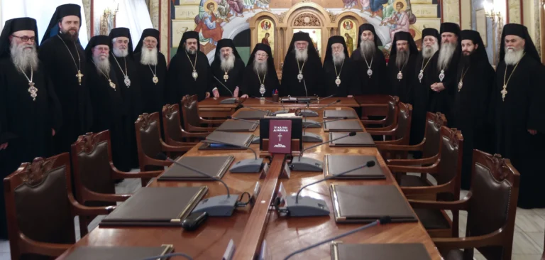 Ιερά Σύνοδος: «Δεν μπορούμε να ελέγχουμε πιστοποιητικά στις εκκλησίες»