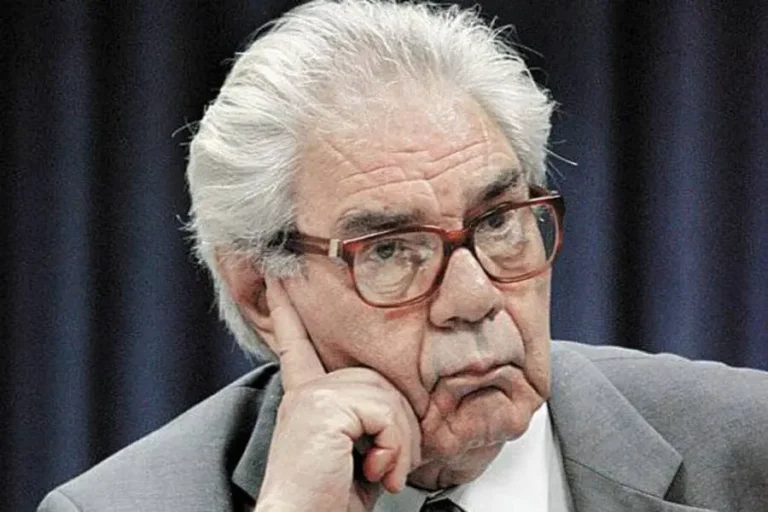 Κασιμάτης για νέα μέτρα:  «Παράνομος και αντισυνταγματικός ο υποχρεωτικός εμβολιασμός»