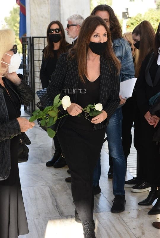 Κηδεία Χρήστου Κυριαζή: Θλίψη στο «τελευταίο αντίο» στο Α’ Νεκροταφείο 10 kideia 10