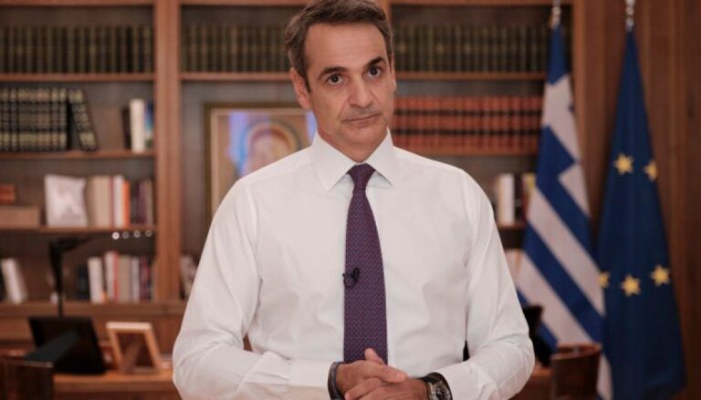 Μοιράζει λεφτά ο Μητσοτάκης! Μποναμάς 900 ευρώ τα Χριστούγεννα – Δες αν είσαι στους δικαιούχους