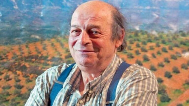 Μανούσος Μανουσάκης: «Είμαι φανατικά εμβολιασμένος – Θα κάνω μπάνιο με το εμβόλιο»