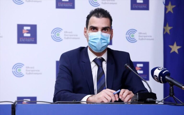 Θεμιστοκλέους: «Ένα έτος η ισχύς του πιστοποιητικού εμβολιασμού»