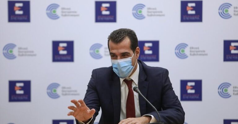 Πλεύρης: «Για λόγους συνταγματικότητας δεν γίνεται να ζητείται τεστ στα καταστήματα προμήθειας τροφίμων»