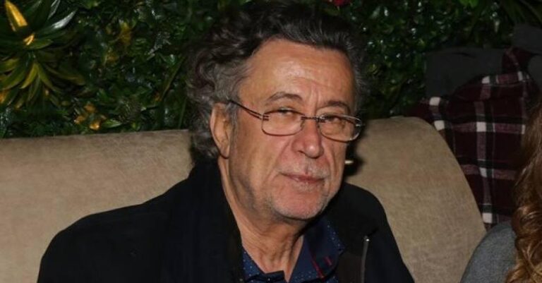 «Πρασίνισε» ολόκληρος μετά το εμβόλιο ο Μ. Τριανταφυλλόπουλος – Η χιουμοριστική ανάρτηση