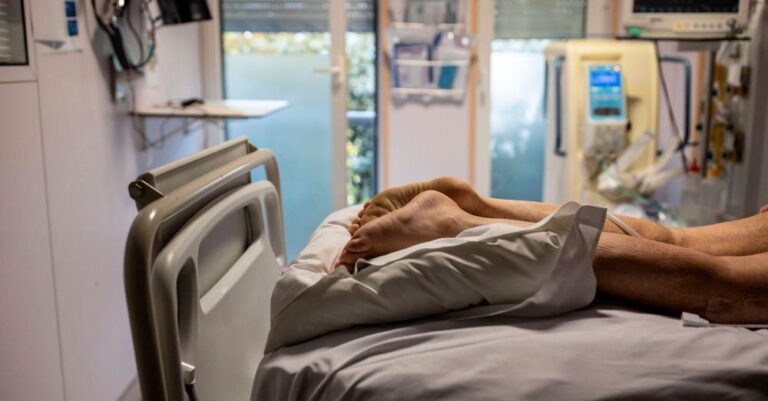 «Νιώθω οργή για τους ανεμβολίαστους – Είμαι εμβολιασμένη & καθηλωμένη στο κρεβάτι»