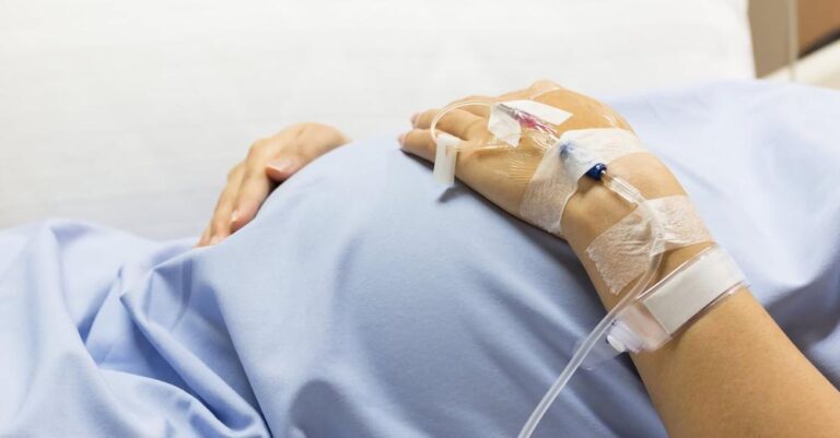 Έγκυος «χαροπαλεύει» στο Πανεπιστημιακό Νοσοκομείο της Λάρισας με κορωνοϊό