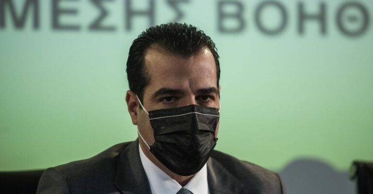 Πλεύρης: «Ότι μέτρο πάρουμε από εδω και πέρα θα είναι μόνο για ανεμβολίαστους»