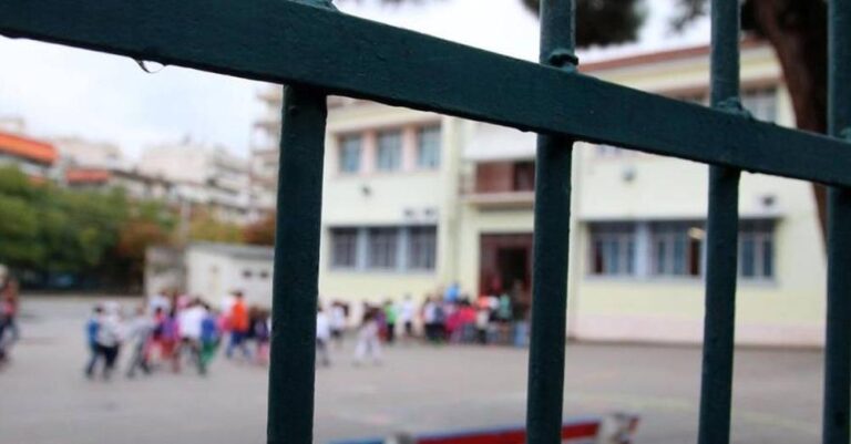 Αιγύπτιος αυνανιζόταν μπροστά σε παιδάκια δημοτικού στον Άγιο Παντελεήμονα