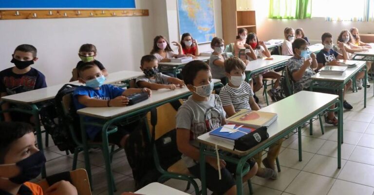 «Βράζουν» τα σχολεία από τα κρούσματα – 6.682 παιδιά θετικά σε μια εβδομάδα