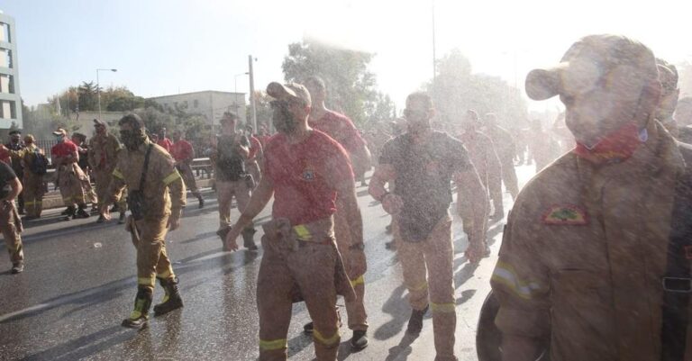 Καταγγελία για ακρωτηριασμό πυροσβέστη από κροτίδα των ΜΑΤ