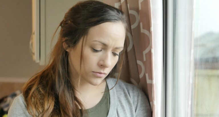 Αναγκάζομαι να δουλεύω 12 ώρες γιατί ο άντρας μου είναι άνεργος!