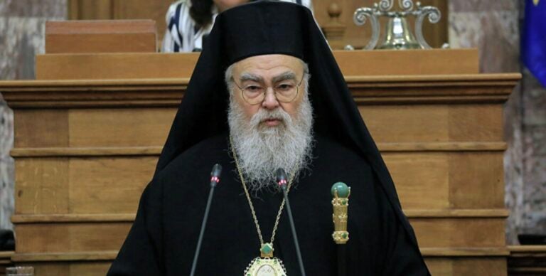 Μητροπολίτης Δωδώνης κατά «ψεκασμένων»: «Να πάνε σε μία εκκλησία να πιάσουν ένα καλώδιο με ρεύμα, να δούμε αν θα σωθούν»