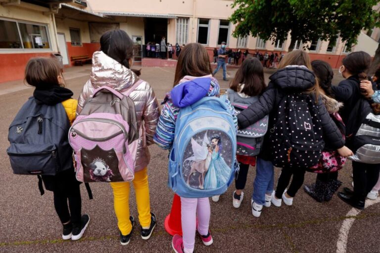 Φυλακή για τους γονείς που δεν στέλνουν τα παιδιά τους στο σχολείο