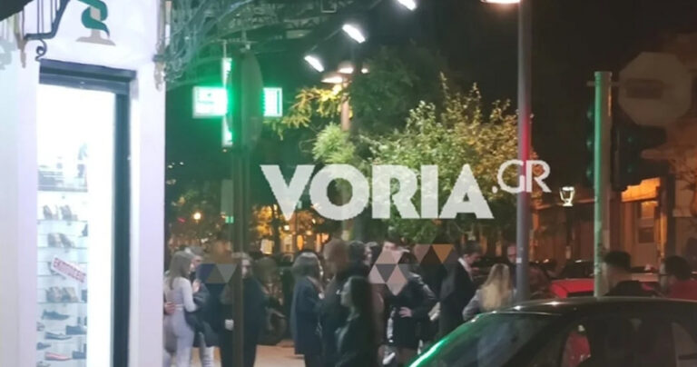 Θεσσαλονίκη: Ουρές στα φαρμακεία για rapid test πριν τη νυχτερινή έξοδο