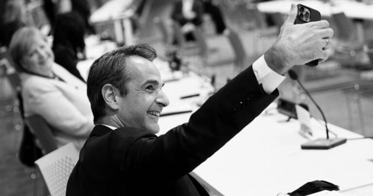 Ασταμάτητος Μητσοτάκης: Πήγε Σκωτία και ξανά έβγαλε selfie και μάλιστα με την Μέρκελ!