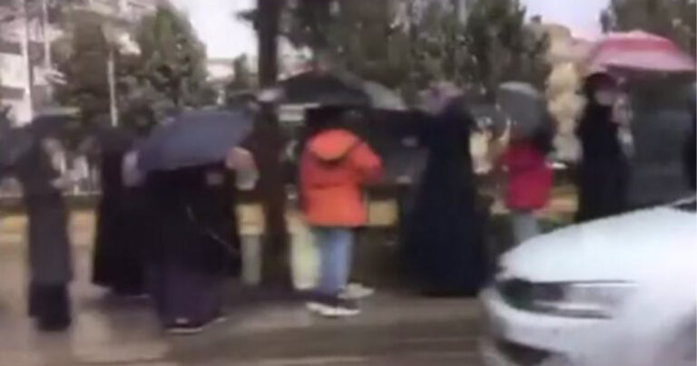 Τουρκία: Ουρές κάνει ο κόσμος για ψωμί μισοτιμής