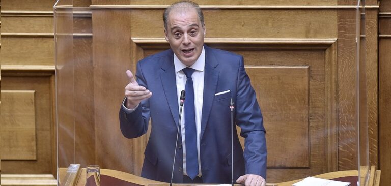 Βελόπουλος: «Με τον εξαναγκασμό δεν θα πείσετε κανέναν, πάρτε τώρα πίσω το μέτρο του υποχρεωτικού εμβολιασμού»