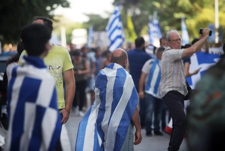 Σύλληψη πατέρα που μήνυσε εκπαιδευτικούς γιατί δεν δέχτηκαν τον γιο του σχολείο χωρίς μάσκα και self test