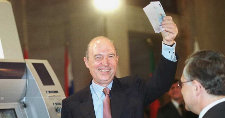Σαν σήμερα πριν 24 χρόνια πιάσαμε στα χέρια μας τα πρώτα ευρώ