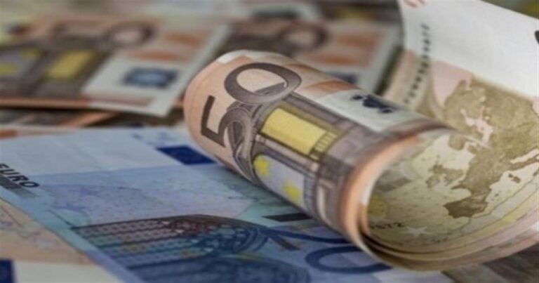 «Βρέχει» λεφτά τις επόμενες μέρες: Ημερομηνίες πληρωμών για συντάξεις, δώρα και επιδόματα