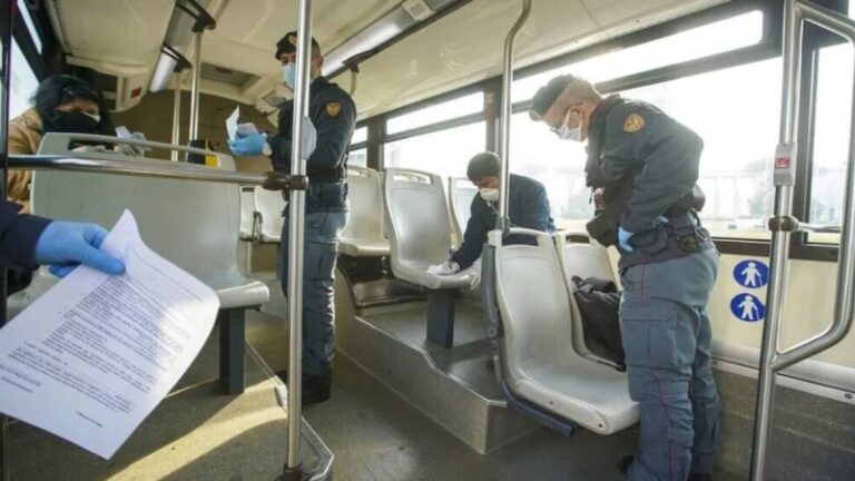 Απόφαση κόλαφος: Ποια 100; 1000 ευρώ πρόστιμο σε ανεμβολίαστους