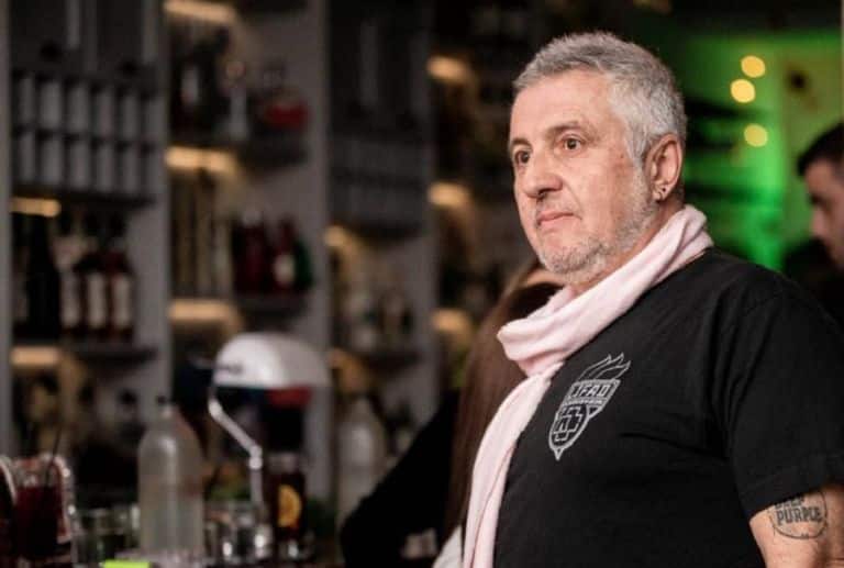 Τι συνέβη και αστυνομικοί συνοδεύουν τον Στάθη Παναγιωτόπουλο με χειροπέδες στο σπίτι του