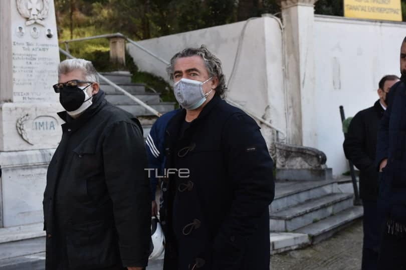 Κηδεία Γιώργου Τράγκα: Φίλοι και συγγενείς είπαν το τελευταίο αντίο 17 kideia8