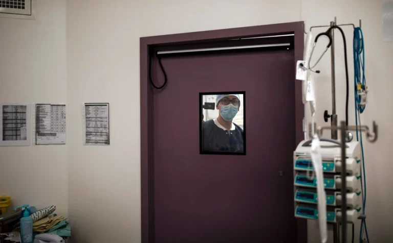 Τα πρώτα λόγια του ανθρώπου που έχει την μετάλλαξη Όμικρον στην Ελλάδα – «Το έμαθα από τα κανάλια»