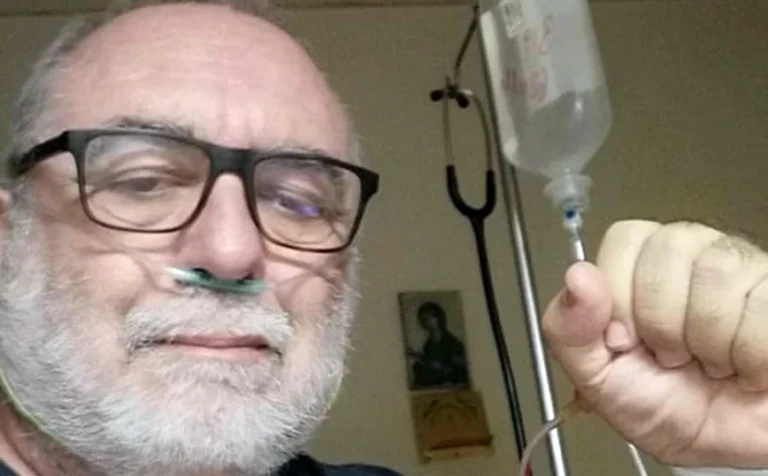 Μαρτυρία νοσηλευόμενου με κορωνοϊό στο «Αλεξάνδρα»: «Ακούς τους ανεμβολίαστους να φωνάζουν βοήθεια στους διαδρόμους»