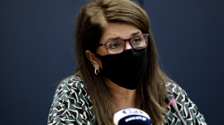 Παπαευαγγέλου: «Αν συμβεί το κακό σενάριο με την Όμικρον γυρνάμε πίσω στο Μάρτιο του 2020»