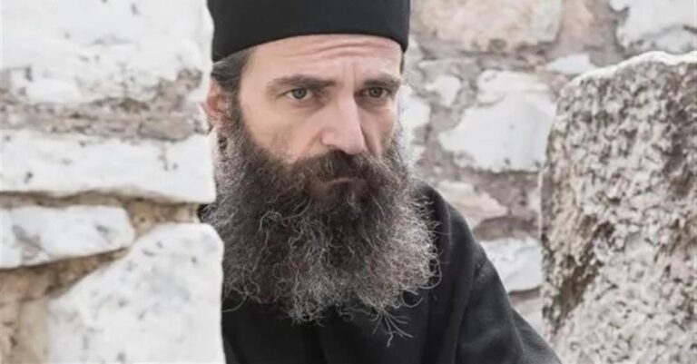 Σε μοναστήρι ο ανεμβολίαστος Άρης Σερβετάλης: Δεν φόρεσε μάσκα, τι είπε για Άγιο Νεκτάριο