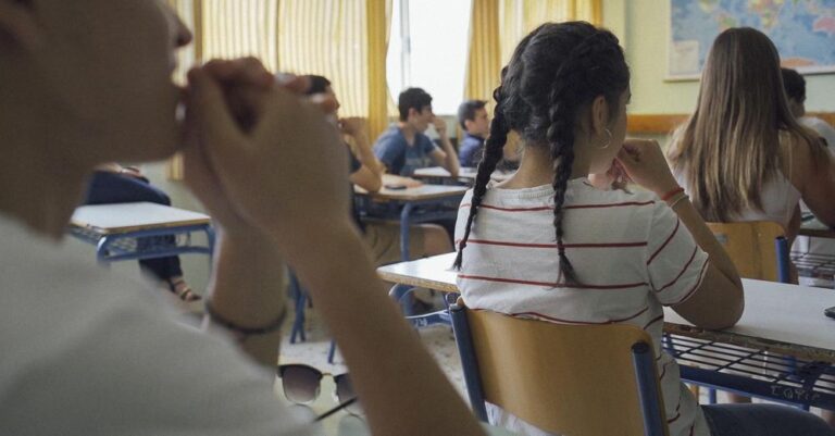 Φυλάκιση έως δύο χρόνια στους γονείς αρνητές που δεν αφήνουν τα παιδιά τους να πάνε σχολείο