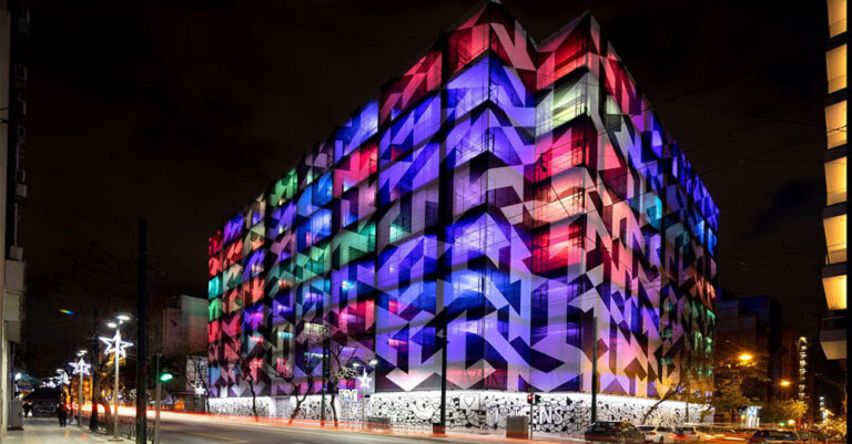 Το ΜΙΝΙΟΝ έβαλε ξανά τα γιορτινά του – Δείτε το εντυπωσιακό βίντεο