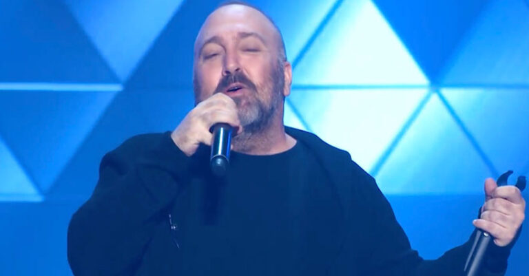 Γιώργος Αλκαίος: Επέστρεψε με μονόλογο στον αέρα του Mega – «Για όσους με ξέρετε, γεια σας»