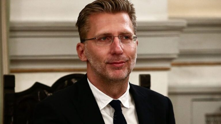 Κρούσμα κορωνοϊού στο Μέγαρο Μαξίμου – Θετικός στον ιό ο Άκης Σκέρτσος, αν και έχει κάνει και τις 3 δόσεις