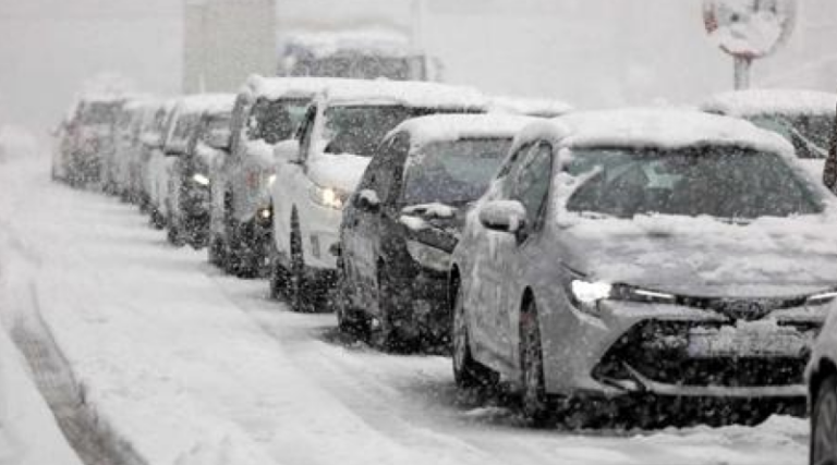 Ξεσπά σύζυγος εγκλωβισμένου οδηγού στην Αττική Οδό: «Εγώ κινητοποίησα το στρατό για να σωθεί ο άντρας μου»