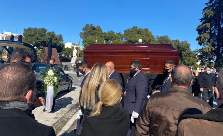 Με ένα ρεμπέτικο αποχαιρέτησαν τον σύγχρονο Ηρακλή, Γιώργο Τρομάρα, οι φίλοι του