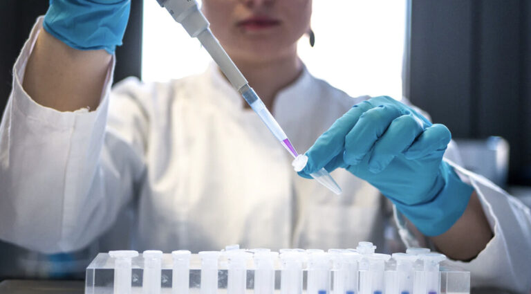 Μετάλλαξη Όμικρον: Γιατί το rapid test βγαίνει αρνητικό και το PCR θετικό