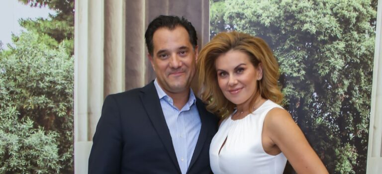 Μανωλίδου – Άδωνις: Υποδέχτηκαν το 2022 με τρυφερή φωτογραφία