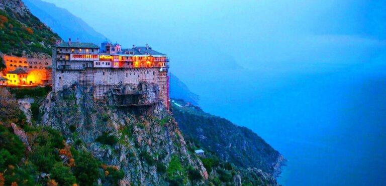 Πέντε νεκροί από κορωνοϊό μέσα σε 10 μέρες σε μοναστήρι στο Άγιο Όρος