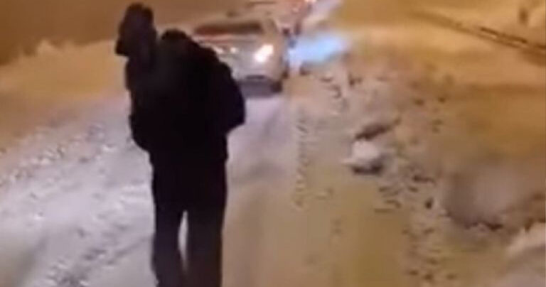 Γονιός αναγκάστηκε να περπατήσει 2,5 χλμ. στην Αττική Οδό με το παιδί του στην αγκαλιά