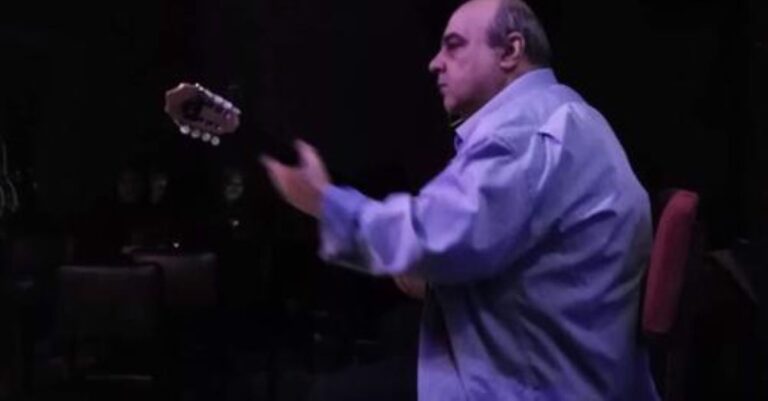 «Έφυγε» από τη ζωή στα 55 του ο Κωνσταντίνος Ζαχαριάς – Για μια 10ετία ήταν ο μπουζουκτσής του Σφακιανάκη